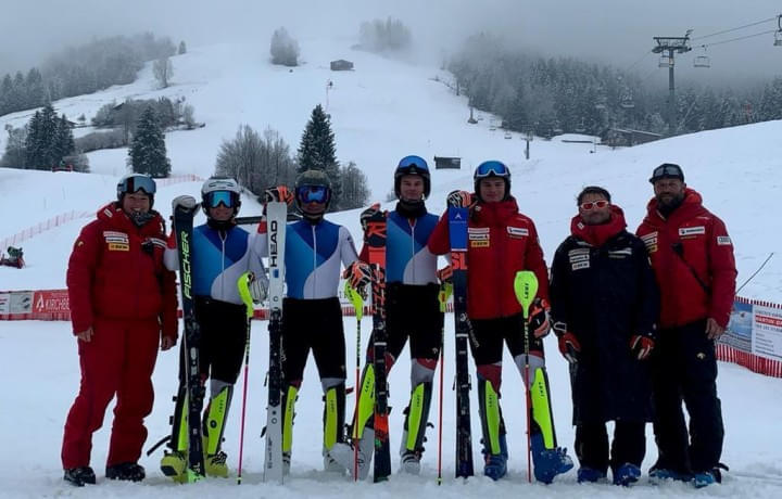 Schweizer-Skiteam-beim-Training-am-Gaisberg